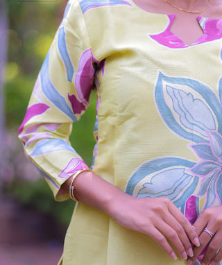Elegant Pear Green Muslin Shimmer Kurti with Shawl