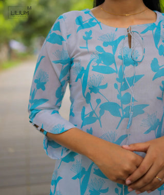 Halfwhite and Sky Blue Shimmer Muslin Kurti – Casual Elegance