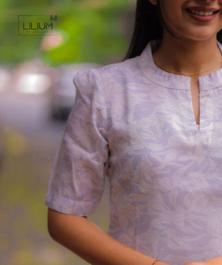 Elegant White & Grey Muslin Shimmer Kurti – Casual Chic