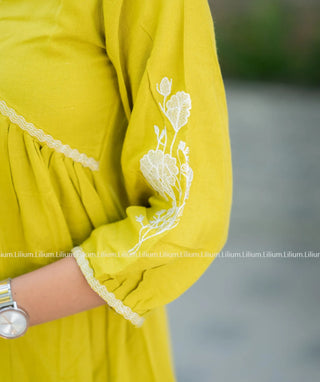 Elegant Parrot Green A-Line Cotton Kurti