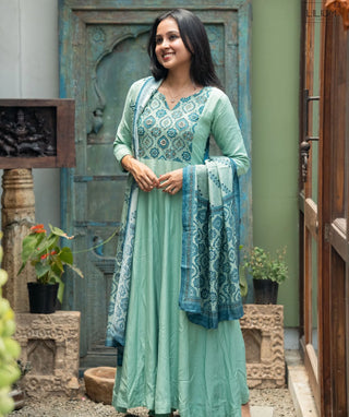 Summer Green Muslin 3-Piece Set with Hand Embroidery
