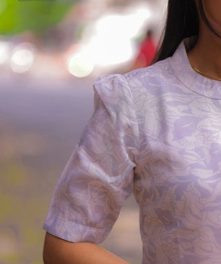 Elegant White & Grey Muslin Shimmer Kurti – Casual Chic