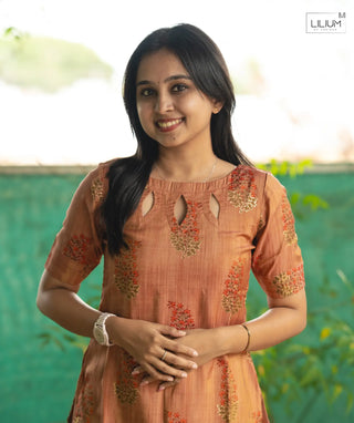 Elbow sleeve detail of muslin silk kurti