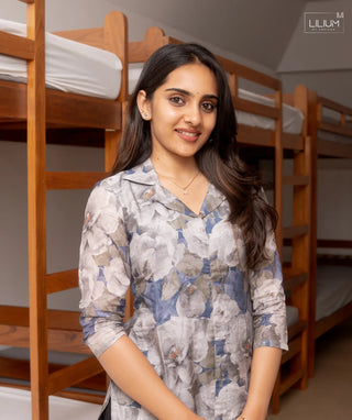 Women’s muslin kurti with collar neck design