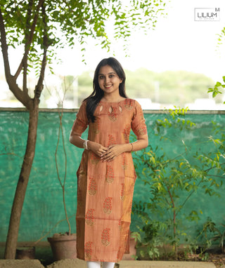 Front view of Earthen Glow muslin silk kurti
