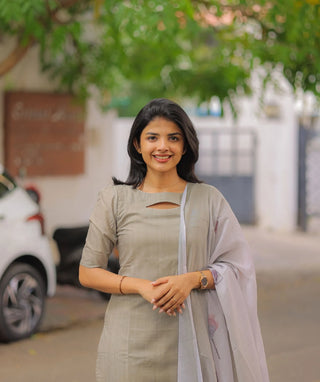Pale Green Floral Cotton Kurti with Shawl – Lined & Stylish
