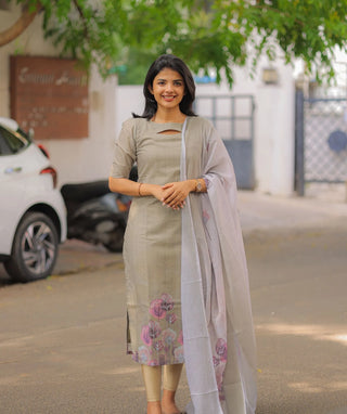 Pale Green Floral Cotton Kurti with Shawl – Lined & Stylish