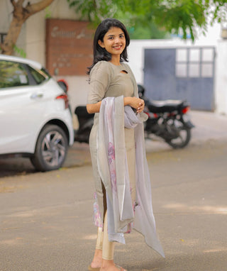 Pale Green Floral Cotton Kurti with Shawl – Lined & Stylish