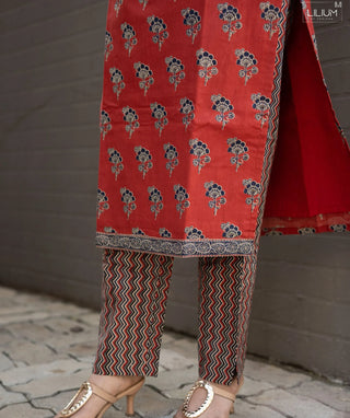 Rustic Red Bloom Handloom Cotton 3-Piece Set with Pockets