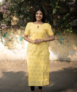 Sunlit Honey Bloom Cotton Kurti – Casual Elbow Sleeve Style