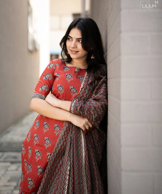 Rustic Red Bloom Handloom Cotton 3-Piece Set with Pockets