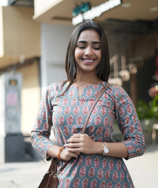 Misty Ash Bloom Cotton Short Top with 3/4 Sleeves