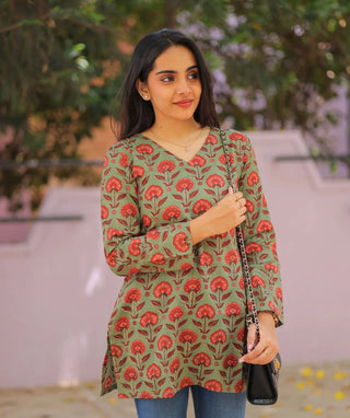 Sage Gardenia Cotton Short Top with 3/4 Sleeves