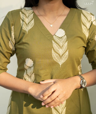 Olive Meadow Glow Cotton Kurti – 3/4 Sleeve Casual