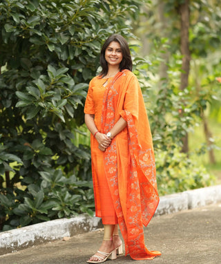 Saffron Glow Chanderi Kurti with Shawl – Casual Chic
