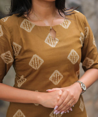 Honey Bronze Cotton Kurti with Elbow Sleeves – Everyday Elegance