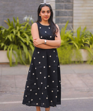 Noir Dots Cotton A-Line Kurti – Sleeveless Style