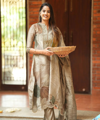 Olive Green 3-Piece Muslin Silk Set with Scallop Embroidery