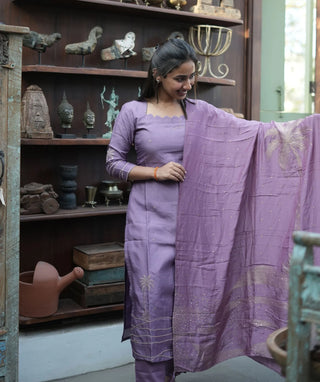 Lilac Whisper Muslin 3 Piece Kurta Set with Pockets