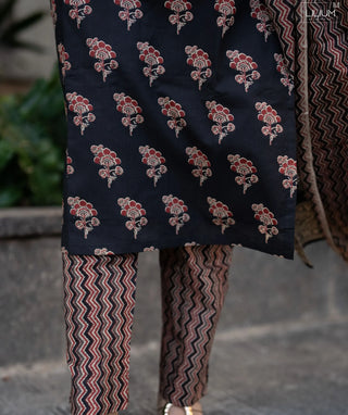 Black Ember Floral Handloom Cotton 3-Piece Set with Pockets