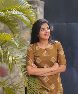 Honey Bronze Cotton Kurti with Elbow Sleeves – Everyday Elegance