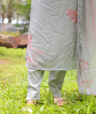 Verdant Crown Muslin Silk 3-Piece Festive Set With Pockets