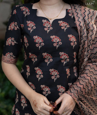 Black Ember Floral Handloom Cotton 3-Piece Set with Pockets