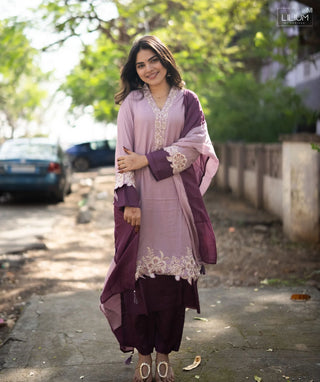 Soft Mauve Muslin 3 Piece Set with Plum Dupatta & Pockets