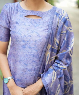 Lavender Sky Raw Silk Kurti with Shawl – Casual Elegance