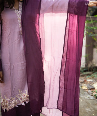 Soft Mauve Muslin 3 Piece Set with Plum Dupatta & Pockets