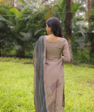 Mauve Poise Tissue Silk 3-Piece Festive Set With Pockets