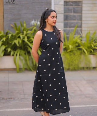 Noir Dots Cotton A-Line Kurti – Sleeveless Style