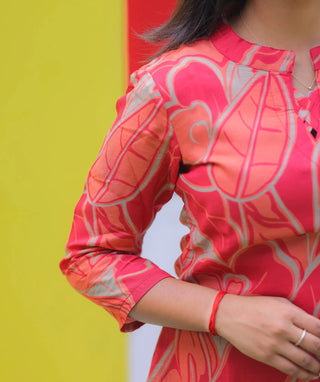 Scarlet Peach Muslin Kurti – Trendy Casual 3/4 Sleeve