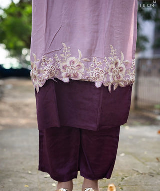 Soft Mauve Muslin 3 Piece Set with Plum Dupatta & Pockets