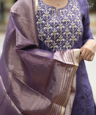 Open slit design on muslin kurti