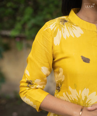 3/4 sleeves detail of Daisy Gold kurti
