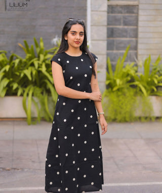 Noir Dots Cotton A-Line Kurti – Cap/Sleeveless Style