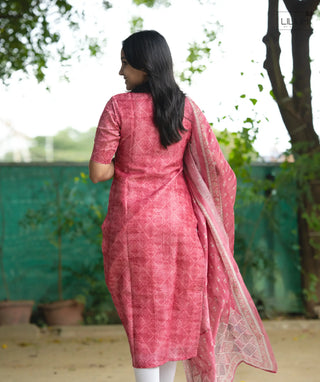 Mannequin styled in Clay Rose kurti and shawl