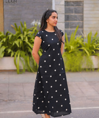 Noir Dots Cotton A-Line Kurti – Cap/Sleeveless Style