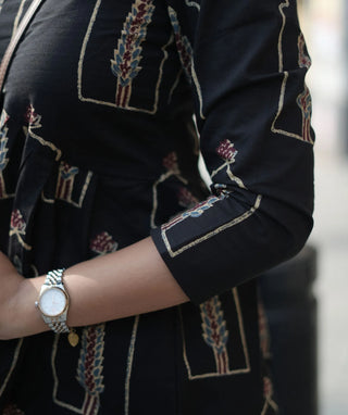 Midnight Lotus Noir Cotton Short Top – 3/4 Sleeves