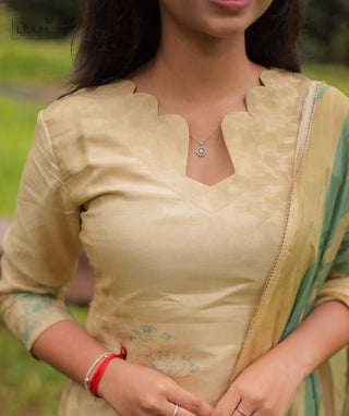 Golden Heirloom Muslin 3-Piece Festive Set With Pockets