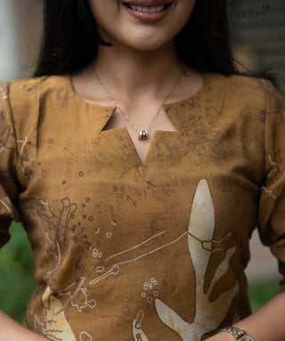 Golden Umber Muslin Kurti – Elegant Everyday Ethnic Wear