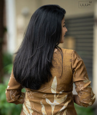 Golden Umber Muslin Kurti – Elegant Everyday Ethnic Wear