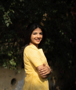 Sunlit Honey Bloom Cotton Kurti – Casual Elbow Sleeve Style