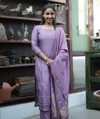 Lilac Whisper Muslin 3 Piece Kurta Set with Pockets
