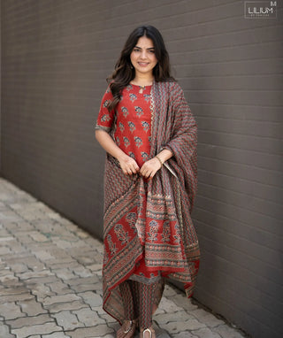Rustic Red Bloom Handloom Cotton 3-Piece Set with Pockets