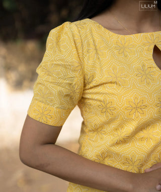 Sunlit Honey Bloom Cotton Kurti – Casual Elbow Sleeve Style