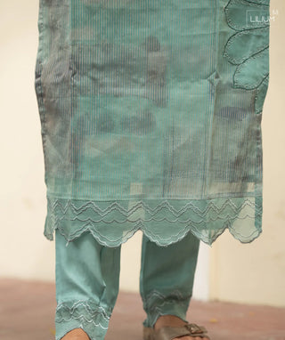 Aqua Sage 3-piece set lifestyle image