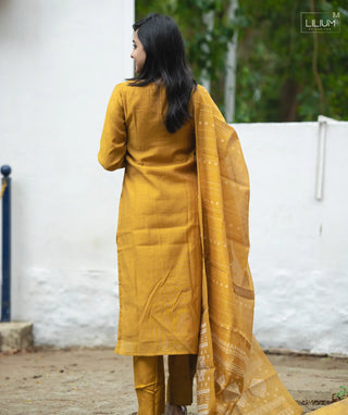 Stylish Women’s Silk Kurta with Functional Pockets