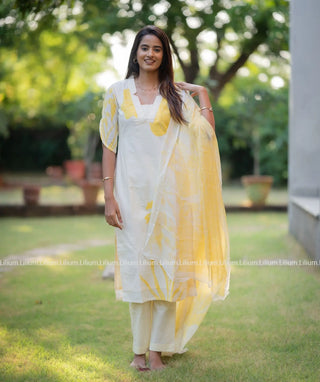 Elbow sleeve ivory kurti with matching bottom